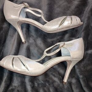 NEW Benjamin Adams London Elegant Cream Heels Stilettos Shoes w Gem Buckles 8.5